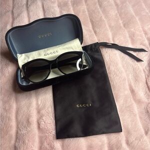 Gucci Elegant Black Sunglasses
